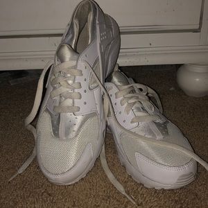 Nike Hurraches (White)